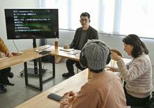 「物理の先生の声だけ、聞いたそばから消えていく」訴える女子高生、信じら…