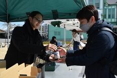 栃木の「律之助マルシェ」盛況　特製ビール、菓子販売も