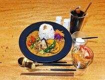 【食べた？】辛さガツン、体ぽかぽか　薬膳ベジタブルカレー（セット）　ワシンカンブックカフェ（矢板）