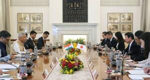 日印外相、エネ供給連携へ