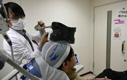 過食嘔吐の症状 改善へ磁気刺激