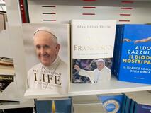 前ローマ教皇、惜しむ声今も