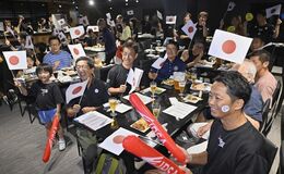 パリオリンピック男子トライアスロン　ニナー選手に熱い声援