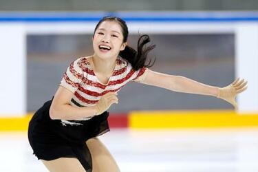 １７歳中井亜美が首位発進