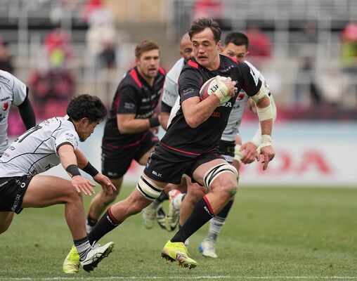 激しいタックルでチームのピンチを救ったＦＬモスタート＝ホンダヒート・グリーンスタジアム