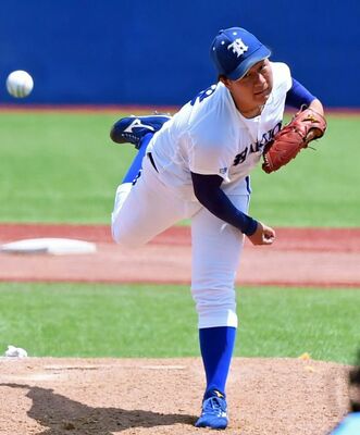 ７回１失点と好投した白鴎大先発の山田＝神宮球場