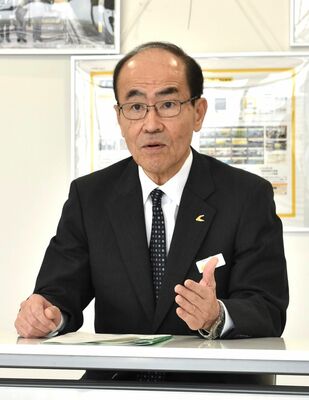 インタビューに応じる高井徹社長