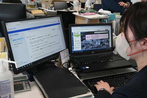 生成ＡＩをあいさつ文や一般質問の答弁書の原文、計画書の要約作成などに活用する自治体も現れている＝2024年1月30日の下野新聞から