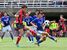 サッカー男子決勝　矢板中央－佐野日大　後半29分、矢板中央のＭＦ小森（手前左）が追加点を奪う＝県グリーンスタジアム