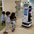 真岡の複合交流拠点monacaで「AI配膳ロボット」が人気 巡回やイベント案内など活躍する「スタッフの一人」