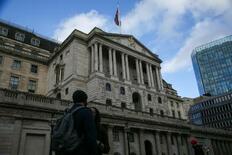 英中央銀行、政策金利を維持