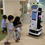 真岡の複合交流拠点monacaで「AI配膳ロボット」が人気　巡回やイベ…