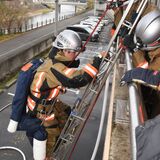 取り残された人助けるための緊張感ある連携　火災時季前に救助訓練　芳賀地区消防本部