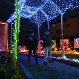 キラキラ浮かび上がる「妖怪ランド」　野木・きらり館でイルミネーション始まる
