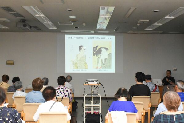 江戸の文化人と栃木の関係を探る講演に耳を傾ける参加者たち