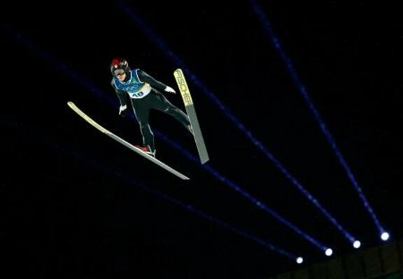 男子個人ラージヒル 二階堂蓮の1回目の飛躍=プレダッツォ(共同)
