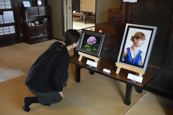 旧篠原家住宅に展示された作品