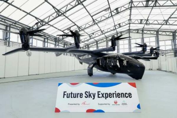 　日本航空と住友商事が出資する「Ｓｏｒａｃｌｅ」が商用運航を目指す機体の実物大模型＝７月、大阪市此花区の夢洲