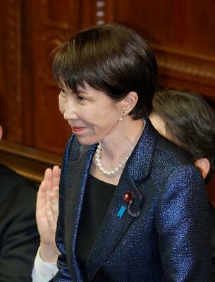 衆院本会議で第105代首相に指名され、起立する高市早苗首相=18日午後3時1分