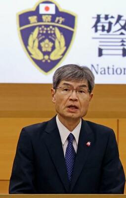 全国の都道府県警の刑事部長らを前に訓示する警察庁の楠芳伸長官=25日午後、東京都内