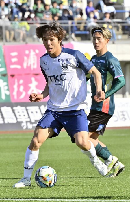 開幕戦から先発出場を続け、第４節にプロ初ゴールを決めた栃木ＳＣのＭＦ吉野陽翔＝８日の相模原戦より、相模原ギオンスタジアム