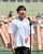 大会歌を独唱する大田原の小泉さん＝県営（代表撮影）