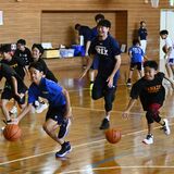 ブレックスのバスケ教室、6000回の節目　比江島選手がコーチに　サプライズ登場で大歓声