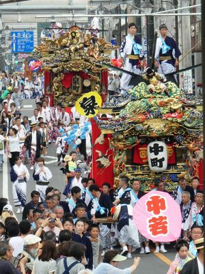 ユネスコ無形文化遺産登録を記念して行われた２０１７年の屋台パレード