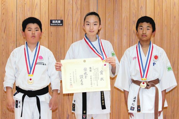 団体組手高学年優勝の宇都宮Ａ