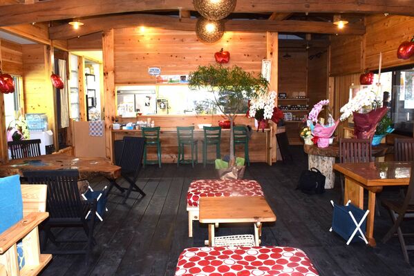 大野りんご園内にオープンした「ファーマーズカフェ　農楽舎」＝那須町