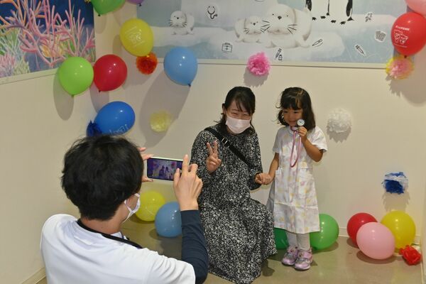 お気に入りのナース服を着用する来場者