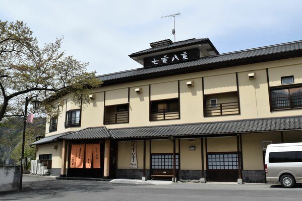 大規模なリニューアルを終了した旅館「七重八重」＝日光市