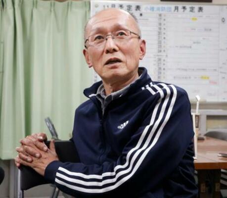 高羽奈美子さんが殺害された事件の容疑者が逮捕され、報道陣の取材に応じる夫の悟さん=31日夜、名古屋市