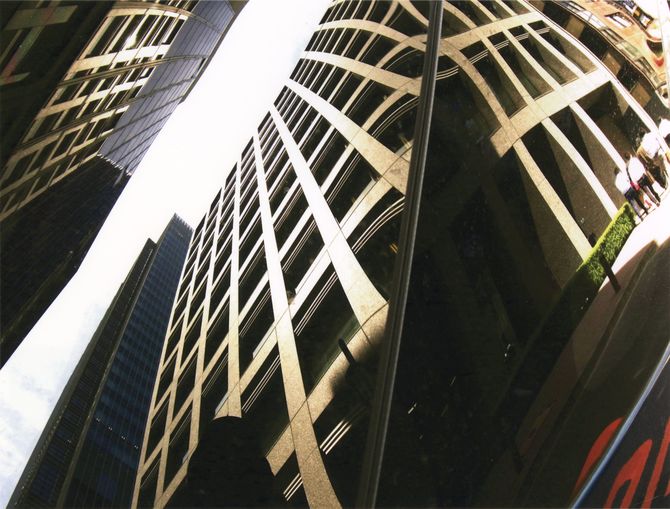 銀賞「ビルの谷間」 中山賛司(宇都宮市)