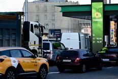 ロシアの製油所に攻撃、物流悲鳴