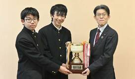 宇都宮高に優勝杯 全国大会健闘期す 