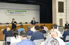市民と活発にタウントーク　