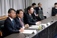 重要物資の供給網把握を指示