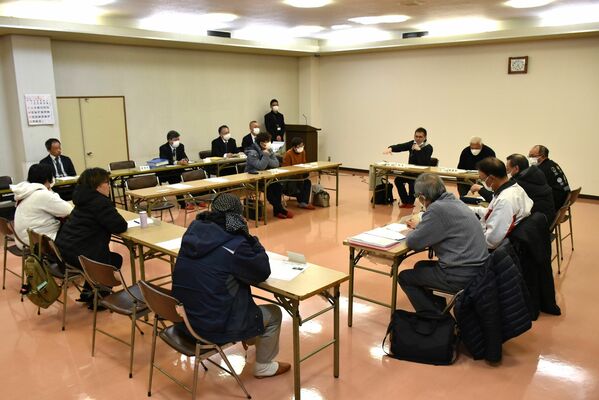 藤岡地域４小学校の早期統合を求めることを決めた検討会議