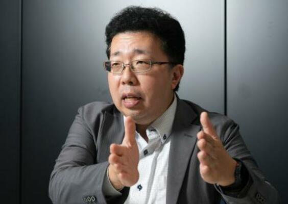 インタビューに答える本田聖嗣