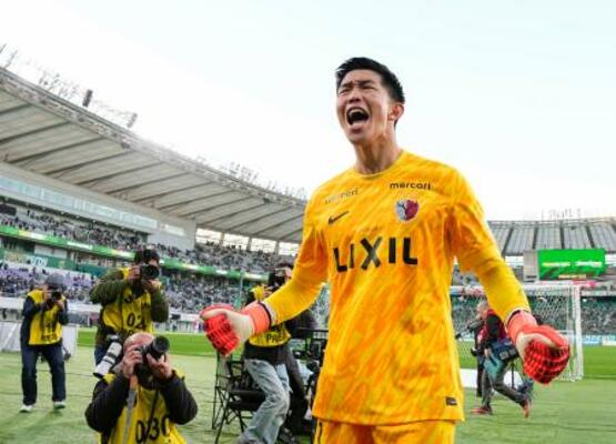 　東京Ｖに競り勝ち、雄たけびを上げる鹿島・ＧＫ早川＝味スタ