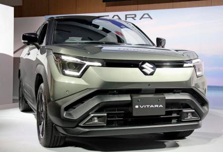 スズキのEV「eビターラ」=16日午前、東京都港区