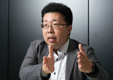 　インタビューに答える本田聖嗣