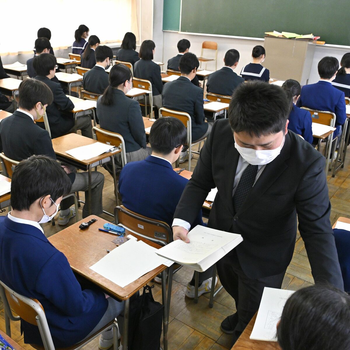 緊張の面持ち 県立高全日制入試 58校で8287人が受験｜県内主要,社会