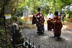 安全確保へ遊歩道整備　那珂川鷲子山上神社、アジサイのシーズン前に清め払…