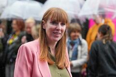 英国のレイナー副首相が辞任