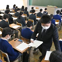 緊張の面持ち　県立高全日制入試　58校で8287人が受験
