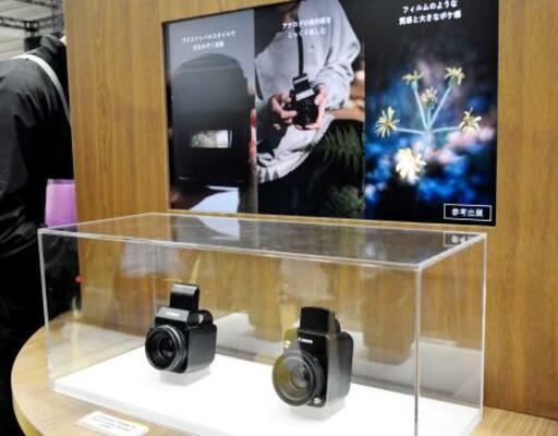 　キヤノンのコンパクトデジタルカメラの試作品＝２６日、横浜市のパシフィコ横浜