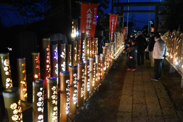 八雲神社の参道を照らす竹あかり
