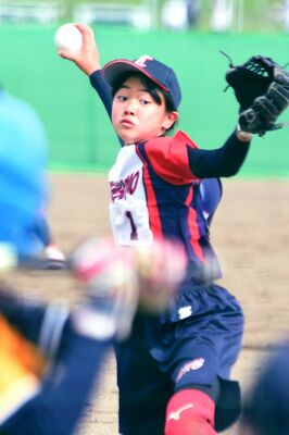 親園ＷＩＮＳ－黒田原フレンズ決勝　毎回、全員の１３奪三振の快投を見せた親園ＷＩＮＳのエース・鳥家＝宇都宮市柳田緑地公園ソフトボール場４